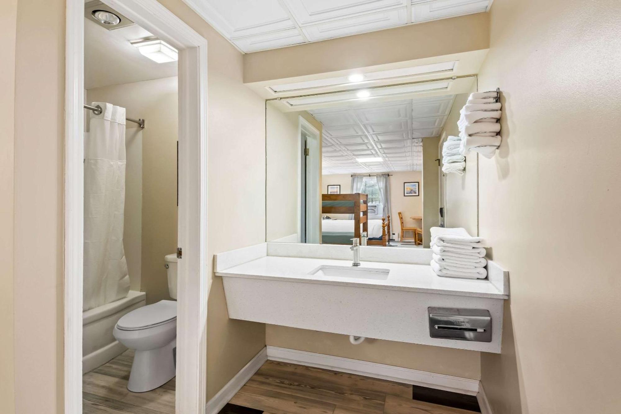 Rodeway Inn Formerly Camp Inn Lodge Oscoda المظهر الخارجي الصورة